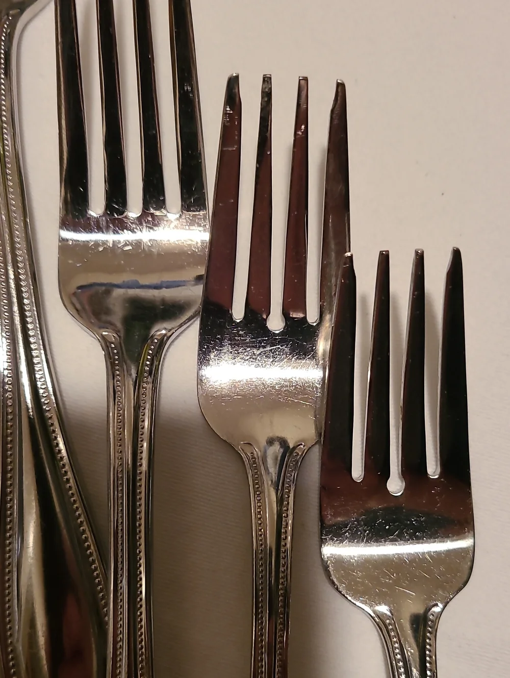Wallace 18/10 Indonesia Silver Flatware, 19 Pieces Beaded Edge Teardrop